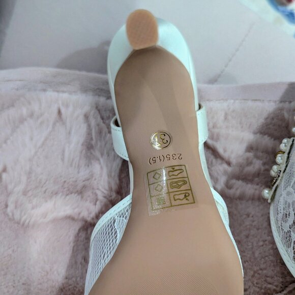 Bridal Pumps - Picture 4 of 5